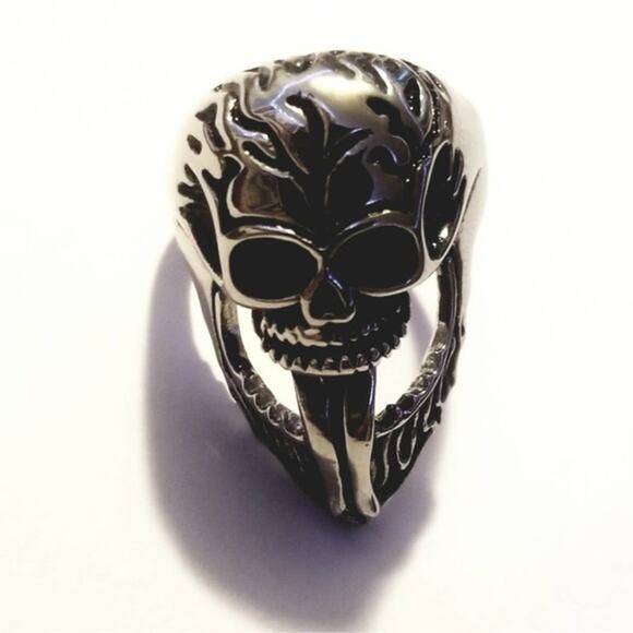 New stainless steel‎ skull ring size 10 - Picture 2 of 4